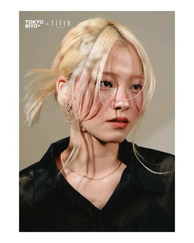 Creative Work  fifth ×Tokyobiyo*📸✨#2

ヘアサロン「fifth」のスタッフの皆様によるクリエイティブ講習会で制作した作品をご紹介✨
プロのアドバイスを受けながら、ヘアデザイン・メイク・ライティング・世界観づくりまで、細部にこだわって制作しました。

自分たちのアイデアを形にするため、何度も話し合い、試行錯誤を重ねながら作品を完成させました。

@fifth_menshair 
@fifth.group_recruit 
@akimo17 
@kyoya_cinq 
@fifth_hashimoto 
@momoka_cinq 
@karen_y0608
@maple_desuga

#東京美容専門学校 #美容学生 #作品撮り #ヘアメイク
