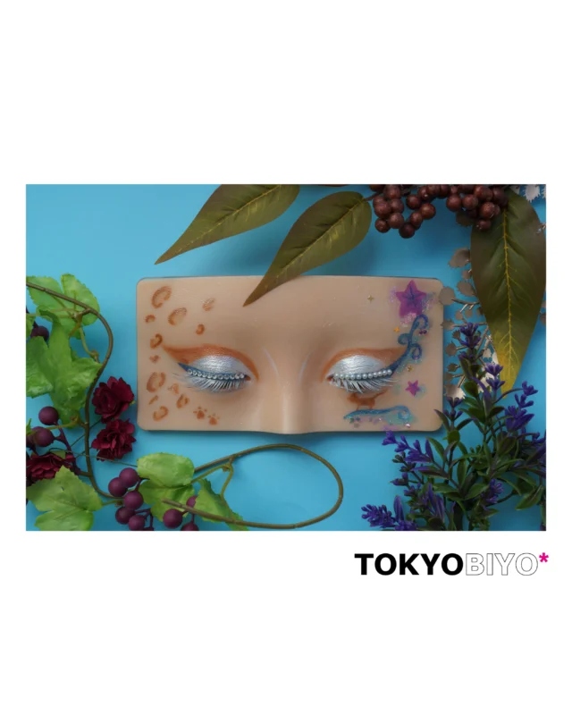 ヘアメイクコースの学生のメイクボード作品✨
宝物をテーマとして作りました✨

「マロン」

自然の中で遊んでいる猫をイメージしました。

※目の下に猫がいます🐈

#メイクアップ
#スタジオ撮影
#東京美容専門学校